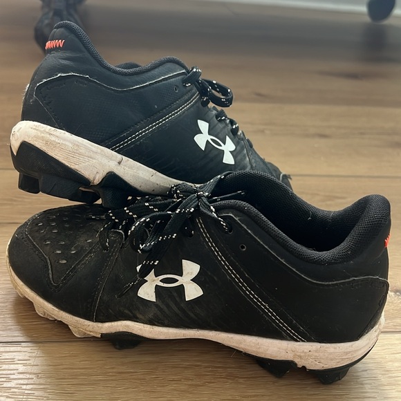 Under Armour baseball cleats - Picture 3 of 5
